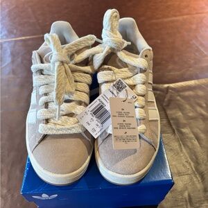 Adidas Women’s Cream Sneakers- Campus NWT